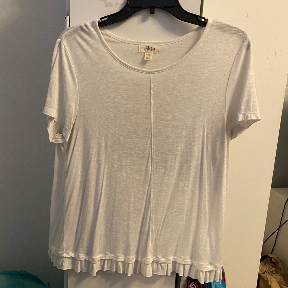 White flows short sleeve shirt